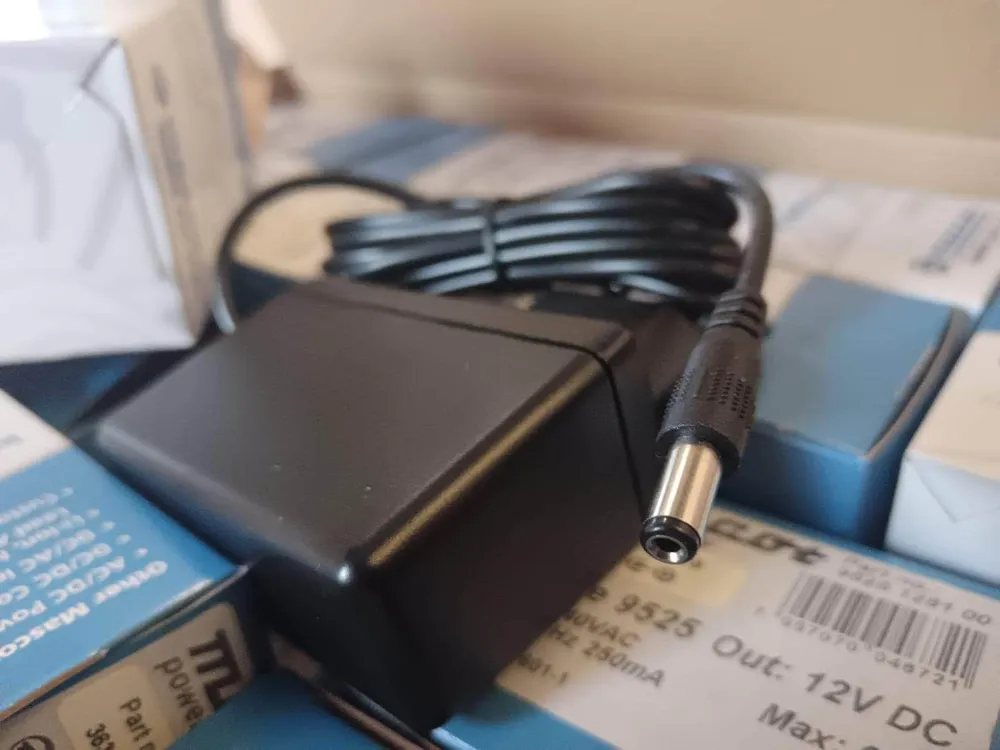 Chargeur mascot type 9525 out:12V DC AA - 24 Unidades