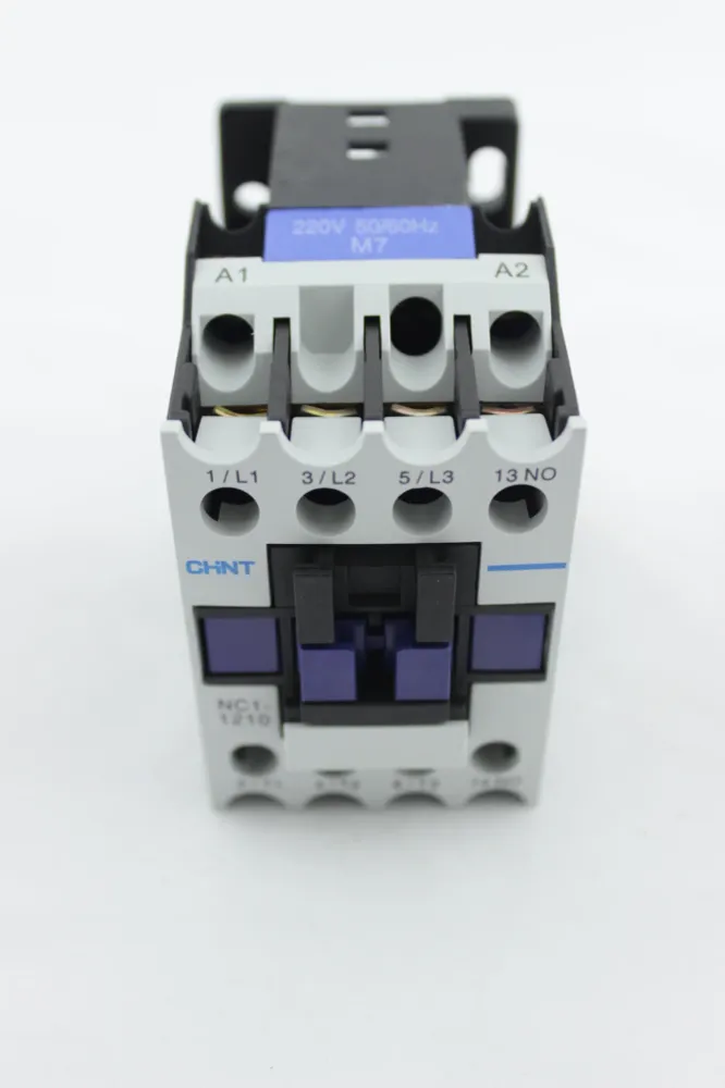 CONTACTOR 12A TRIPOLAR 220VAC