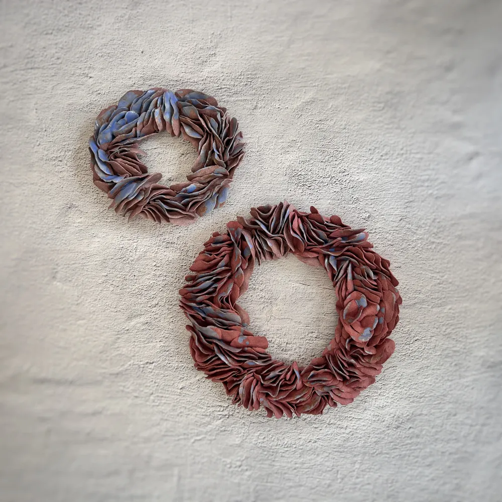 Wall Flowers / Escultura para colgar Andrea Corpancho Cerámica hecha a mano