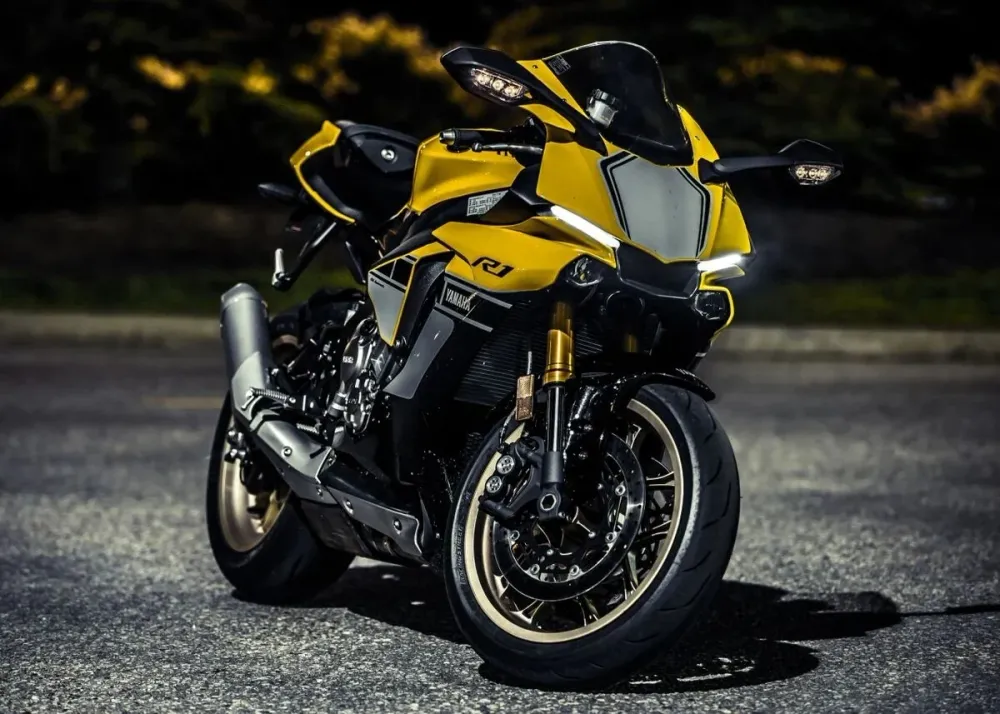 Póster Moto Foto de un R1 por la noche Antre du Motard