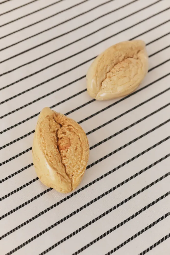 Mollete de pan réplica de cerámica esmaltada Armando Rueda