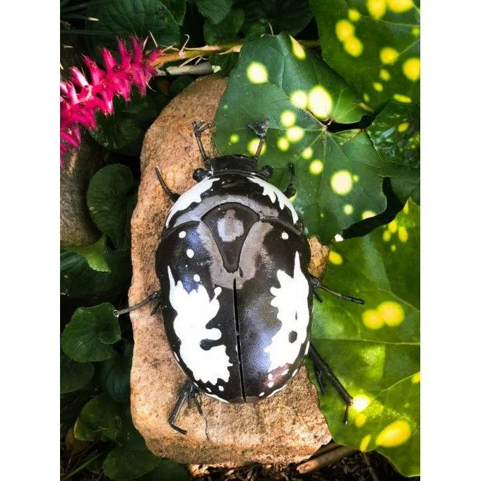 Escarabajo Bébète plata - Insecto decorativo en metal reciclado Arrosoir & Persil