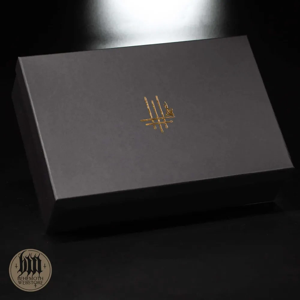 Caja decorativa de cartón negro mate 'Trivmviratvs' de Behemoth Behemoth Webstore Worldwide