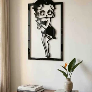 Betty Boop con las manos juntas