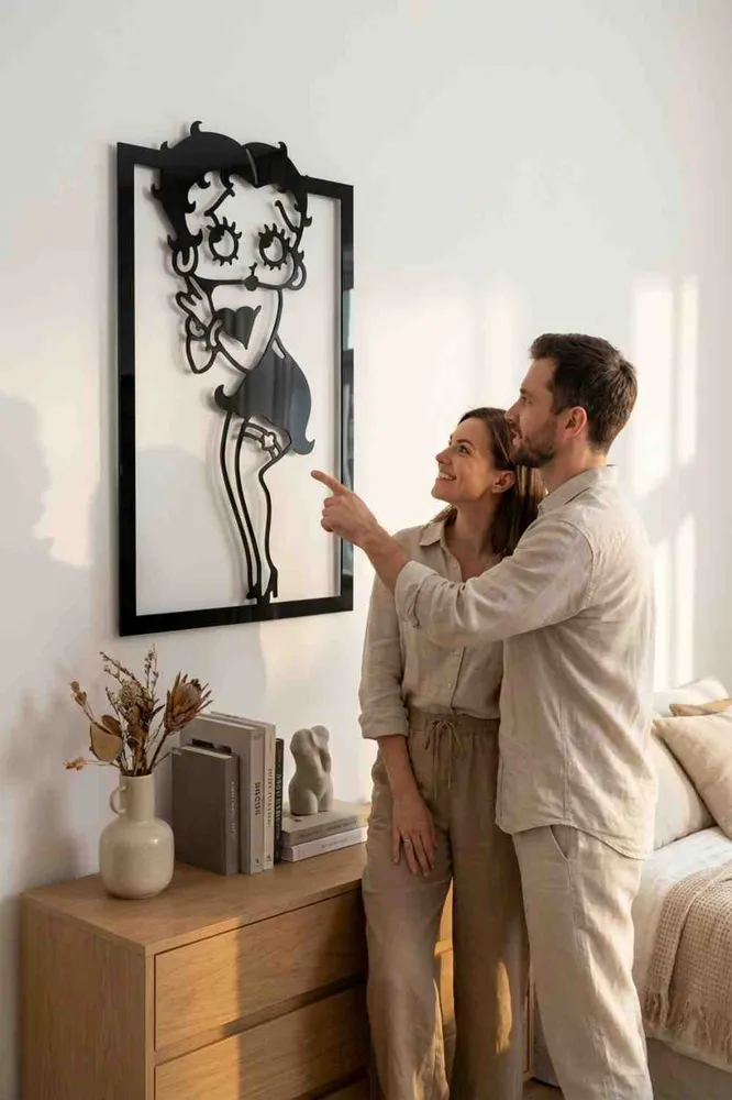 Betty Boop con las manos juntas