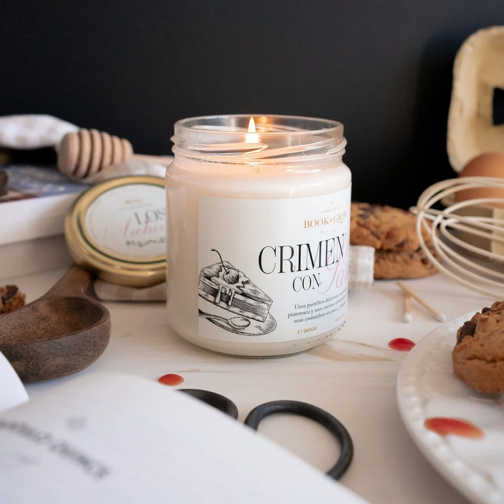 Vela artesana Crimen con pastas Book and Glow