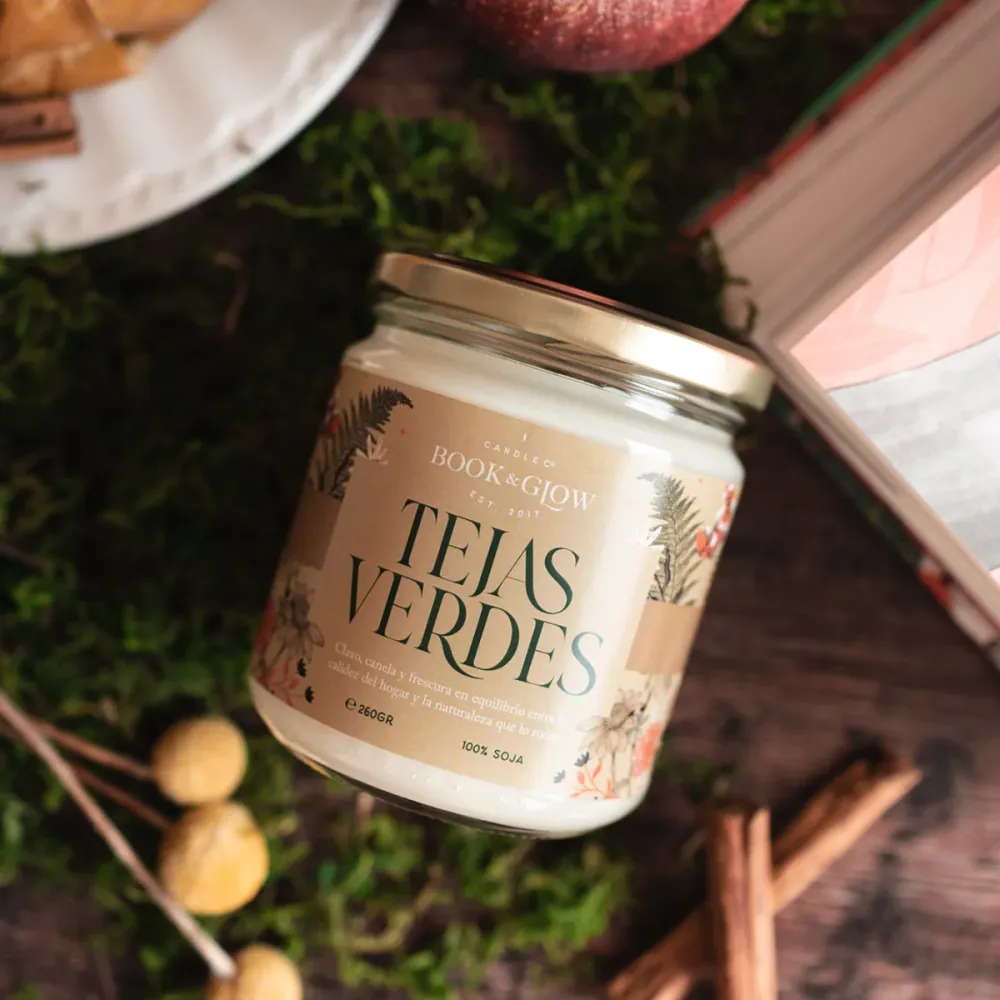 Vela artesana Tejas Verdes Book and Glow