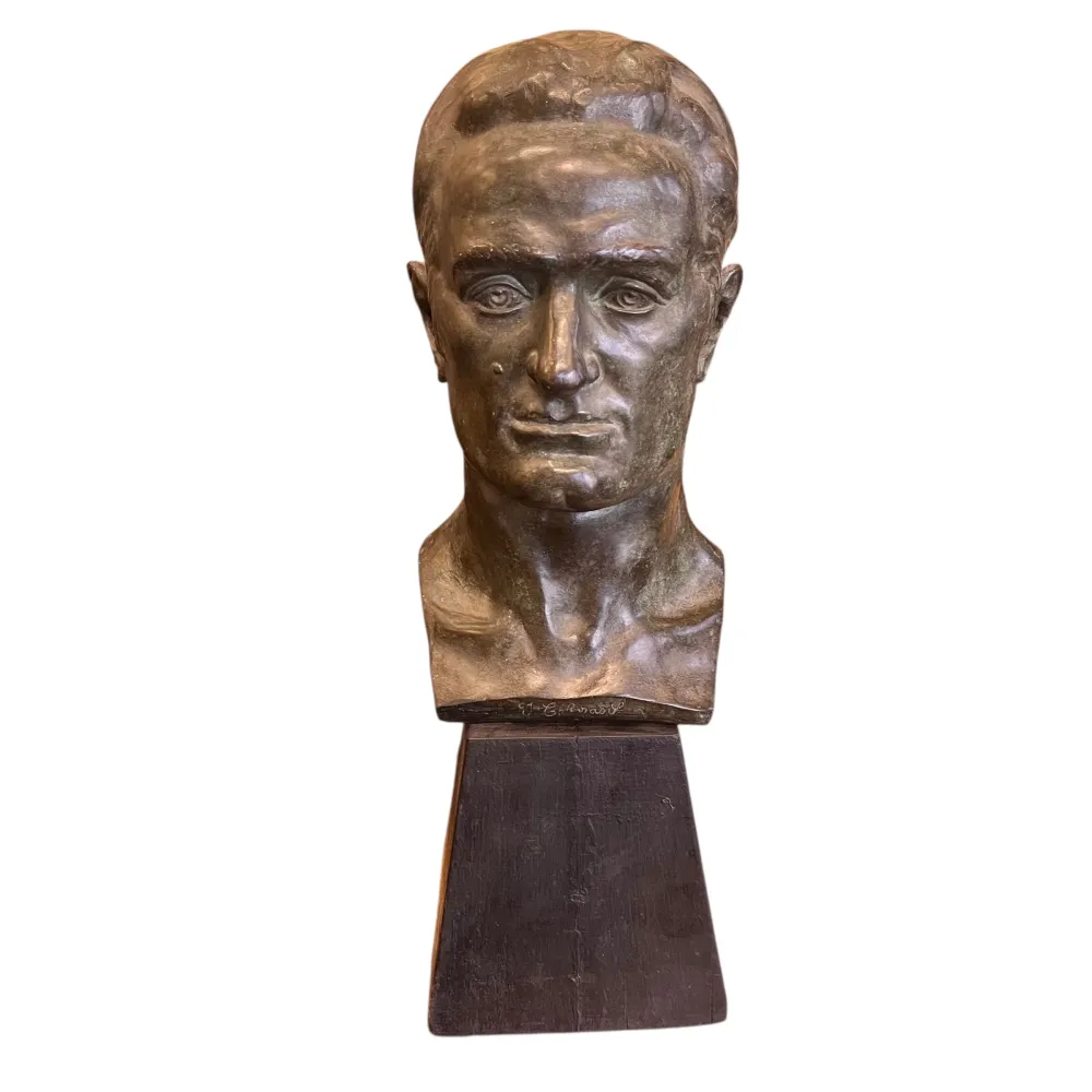 Busto de bronce masculino firmado Rómulo Tonti sobre base madera Bucarest Art & Antiques