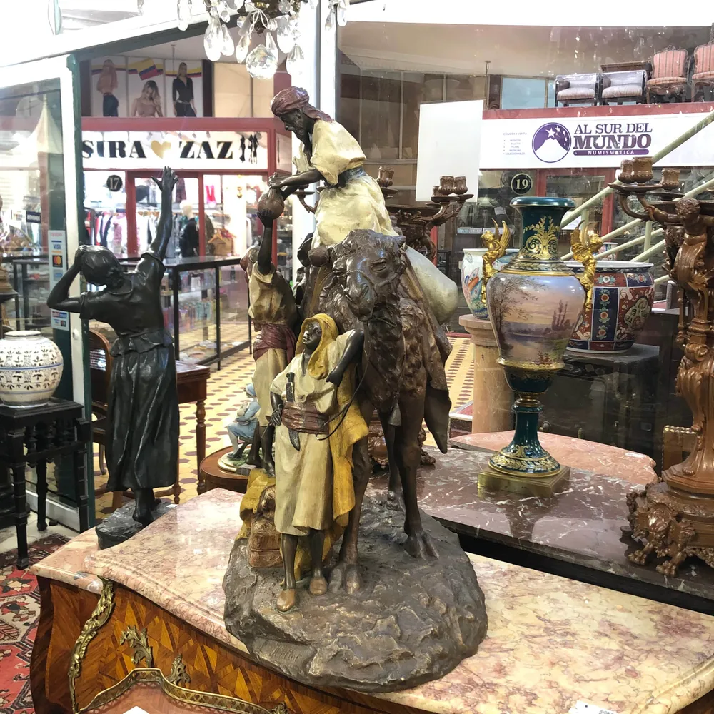 Escultura de Louis Hottot 'La vasija de agua' Bucarest Art & Antiques