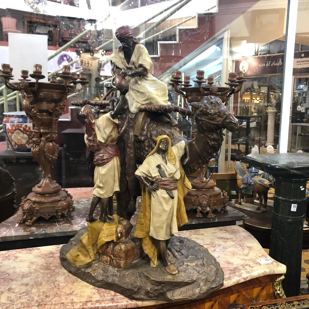 Escultura de Louis Hottot 'La vasija de agua' Bucarest Art & Antiques