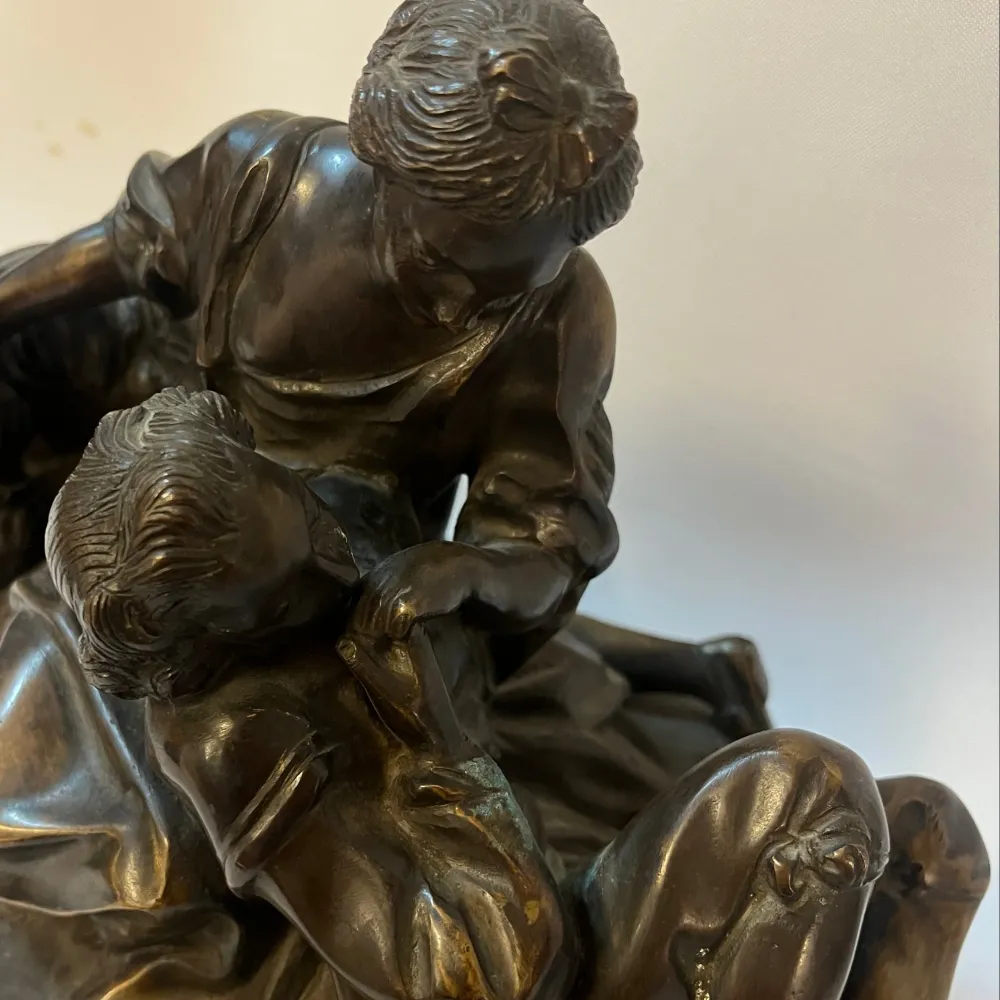 Figura en bronce francesa “Escena galante” firmada Etienne-Maurice Falconet s. XVIII Bucarest Art & Antiques