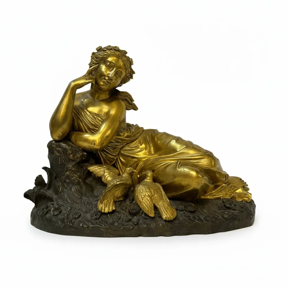 Figura en bronce ormolu 'Venus con palomas' Escuela francesa fines s.XIX Bucarest Art & Antiques