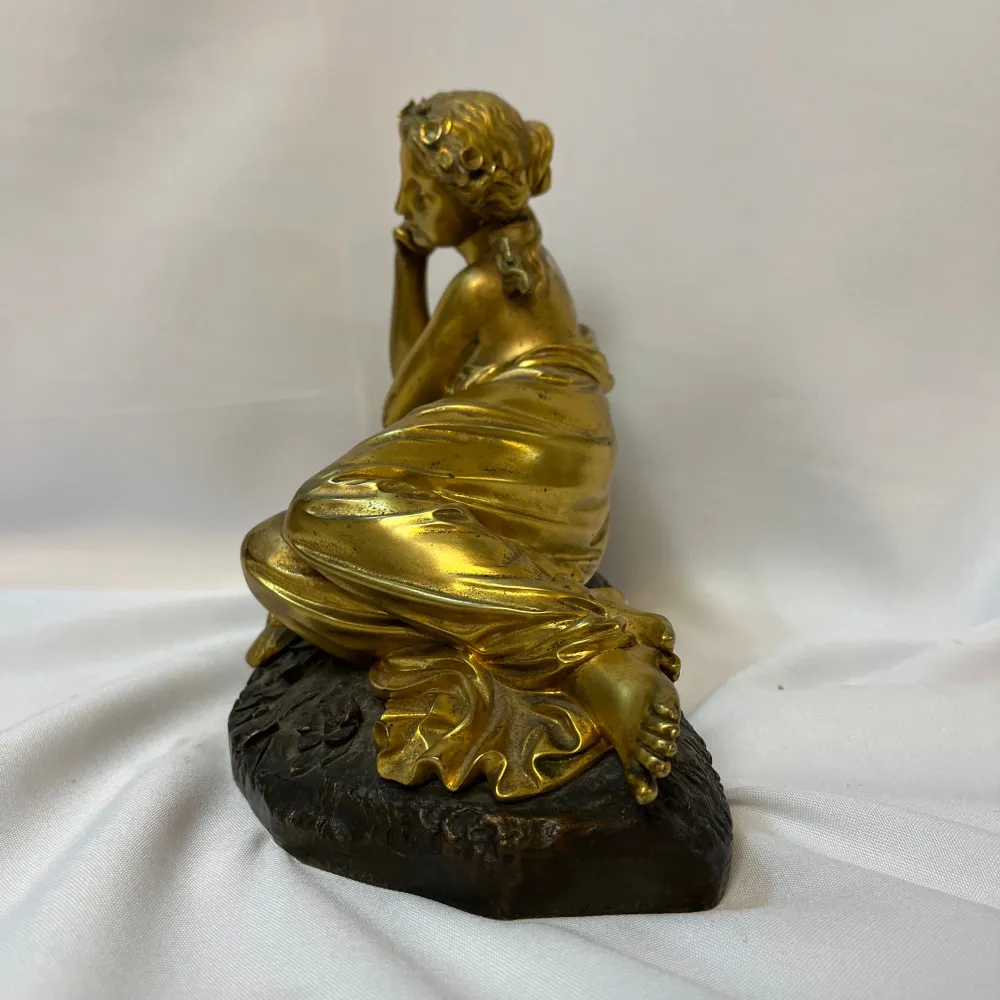 Figura en bronce ormolu 'Venus con palomas' Escuela francesa fines s.XIX Bucarest Art & Antiques