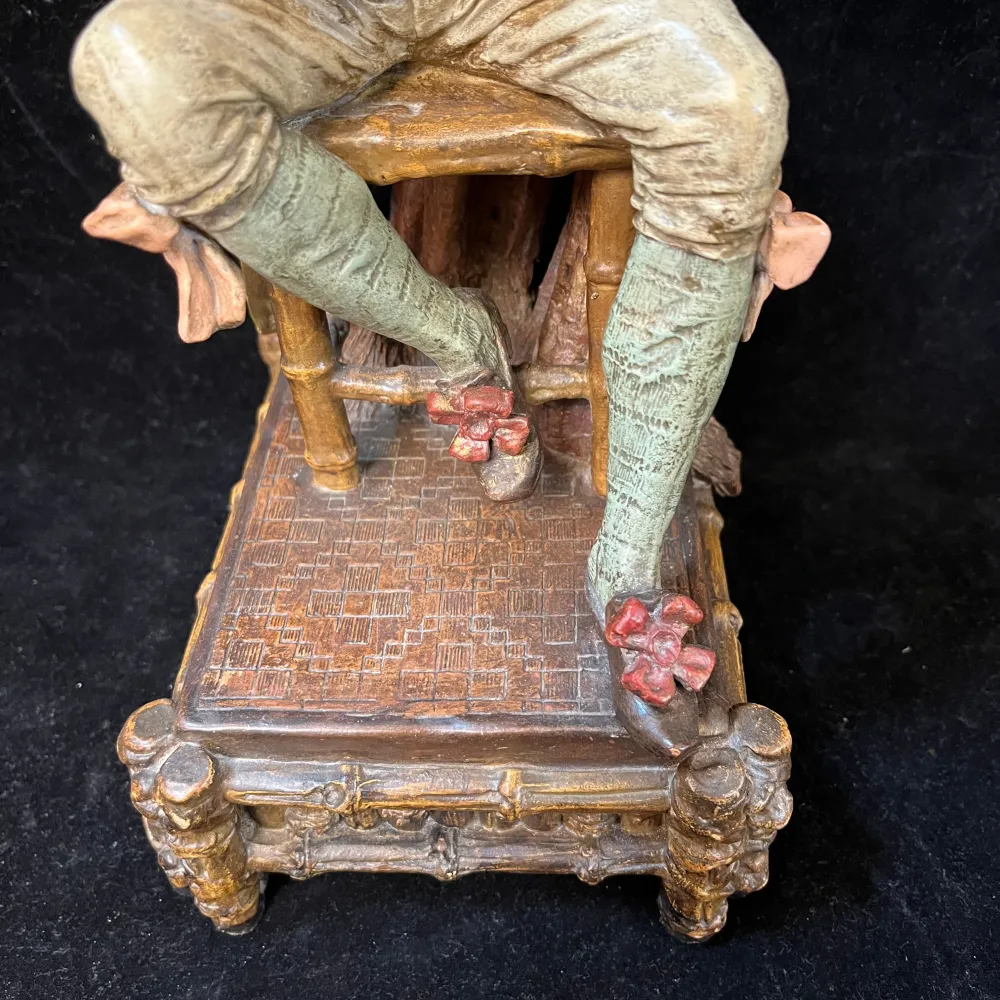 Figura francesa en terracota policromada hombre tocando el banjo Bucarest Art & Antiques