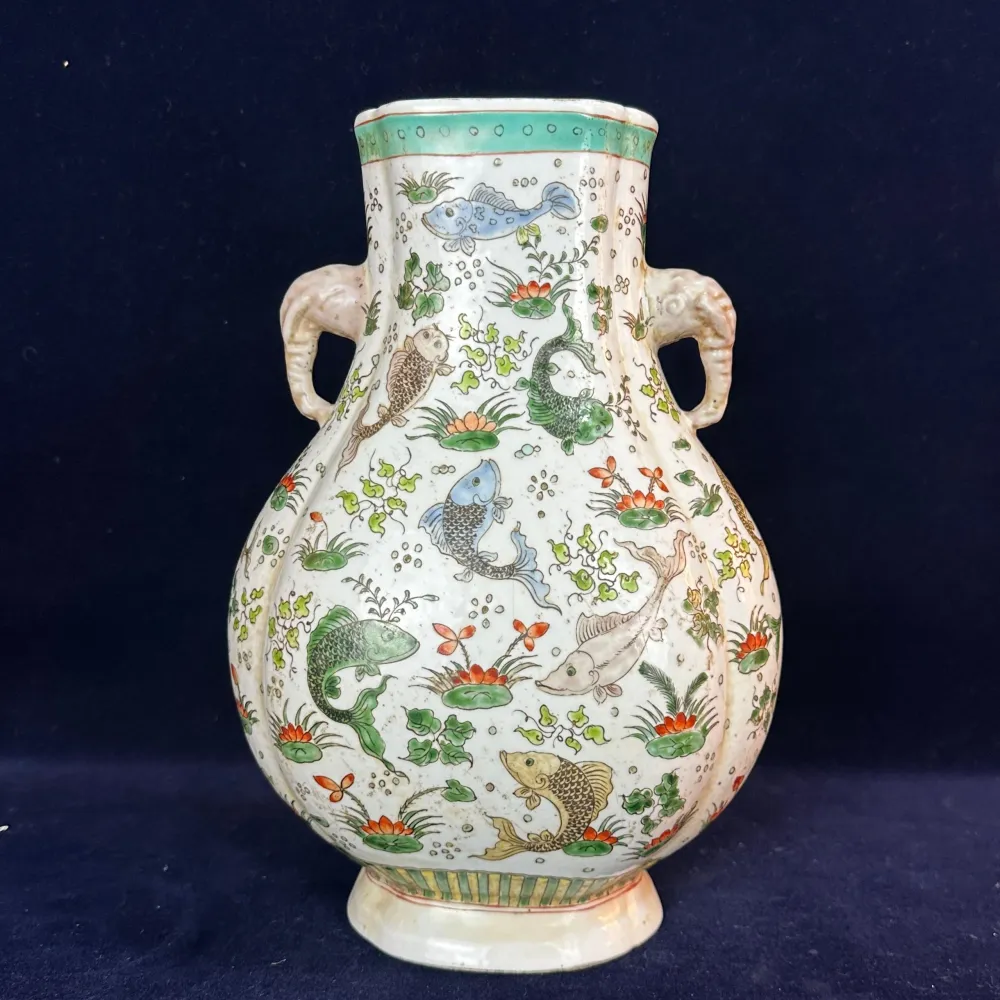 Jarrón de cerámica oriental motivo peces s. XX Bucarest Art & Antiques