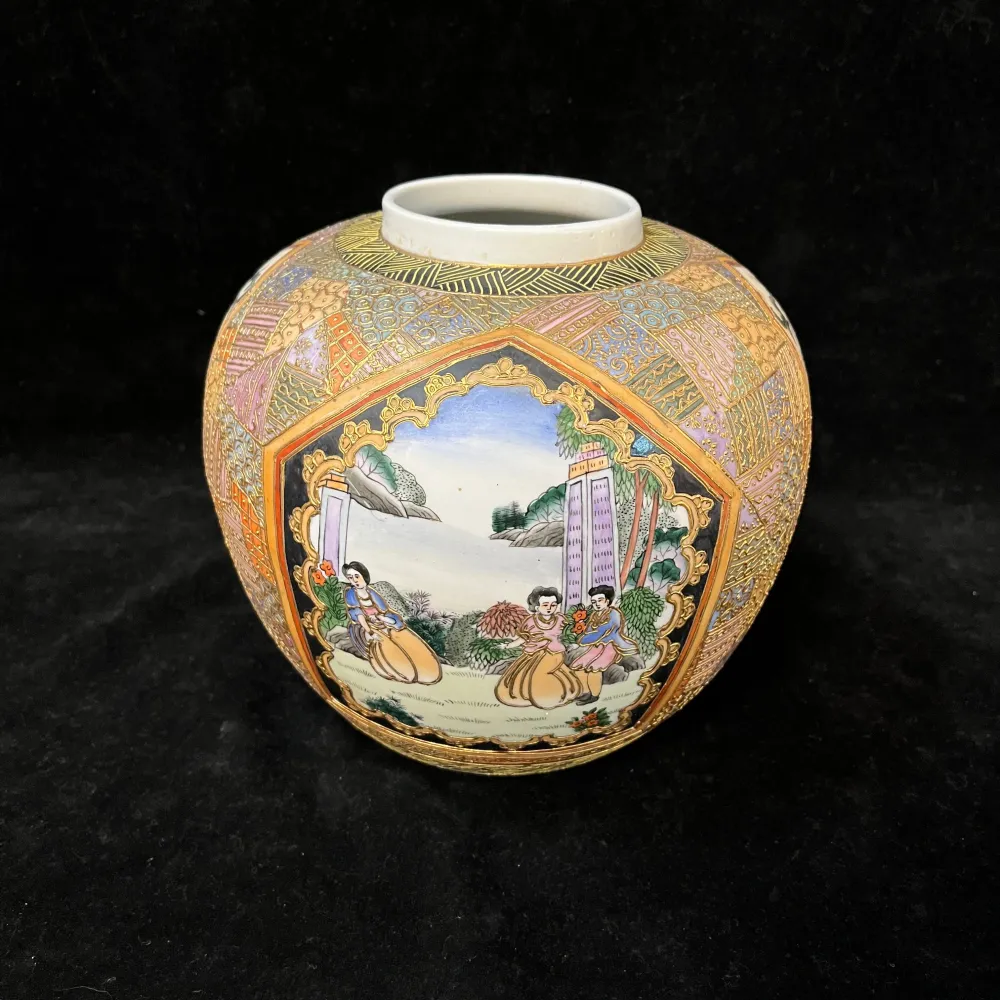 Jarrón chino de porcelana 'Personajes con paisaje' Bucarest Art & Antiques