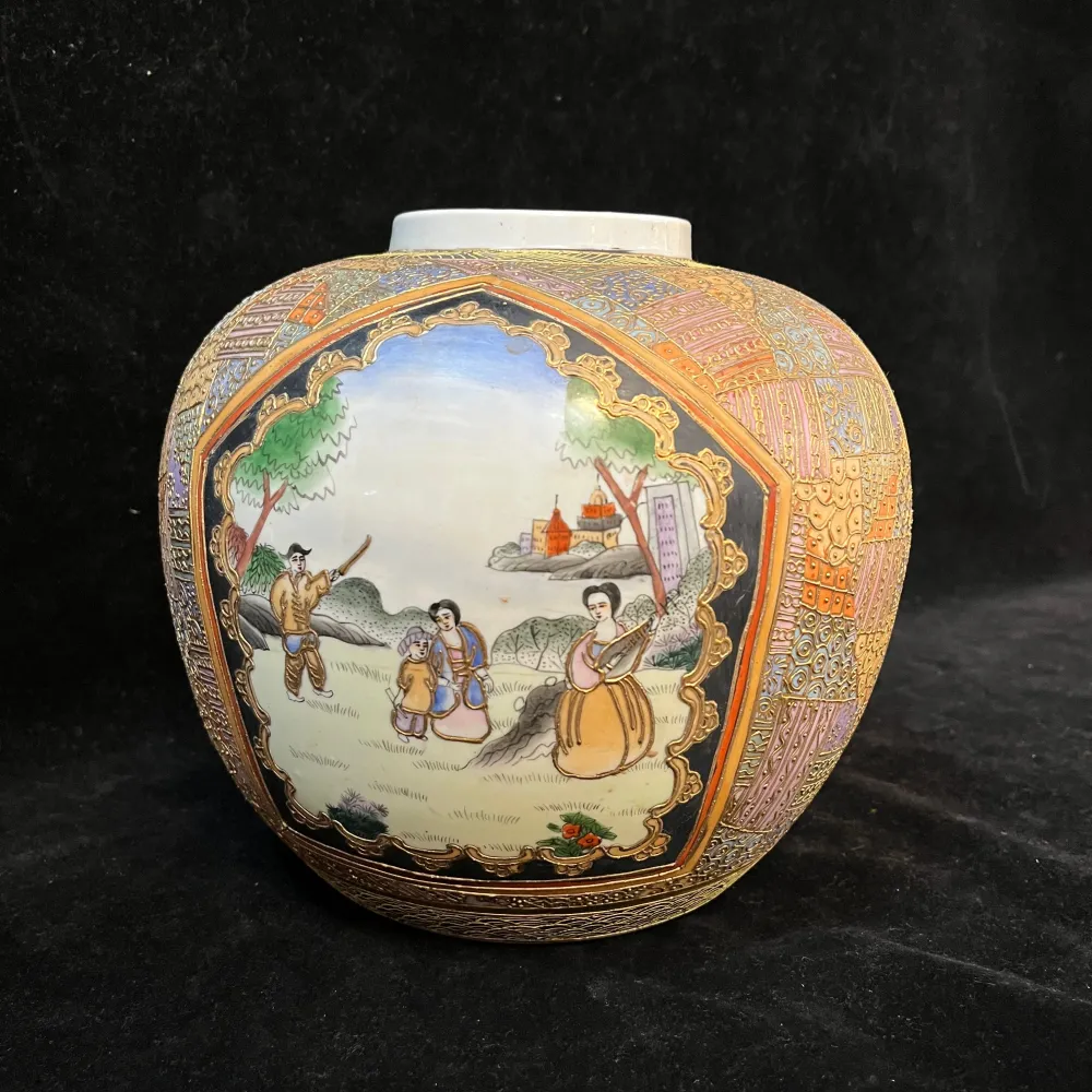 Jarrón chino de porcelana 'Personajes con paisaje' Bucarest Art & Antiques