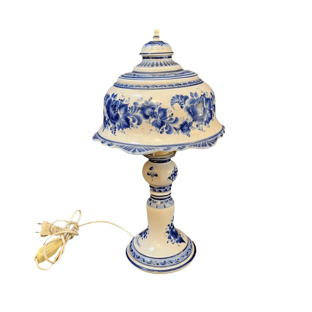Lámpara rusa estilo Gzhel porcelana blanca azul Bucarest Art & Antiques