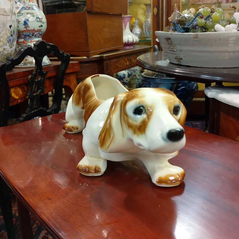Macetero de cerámica vintage 'Basset Hound' Mccoy Pottery Bucarest Art & Antiques