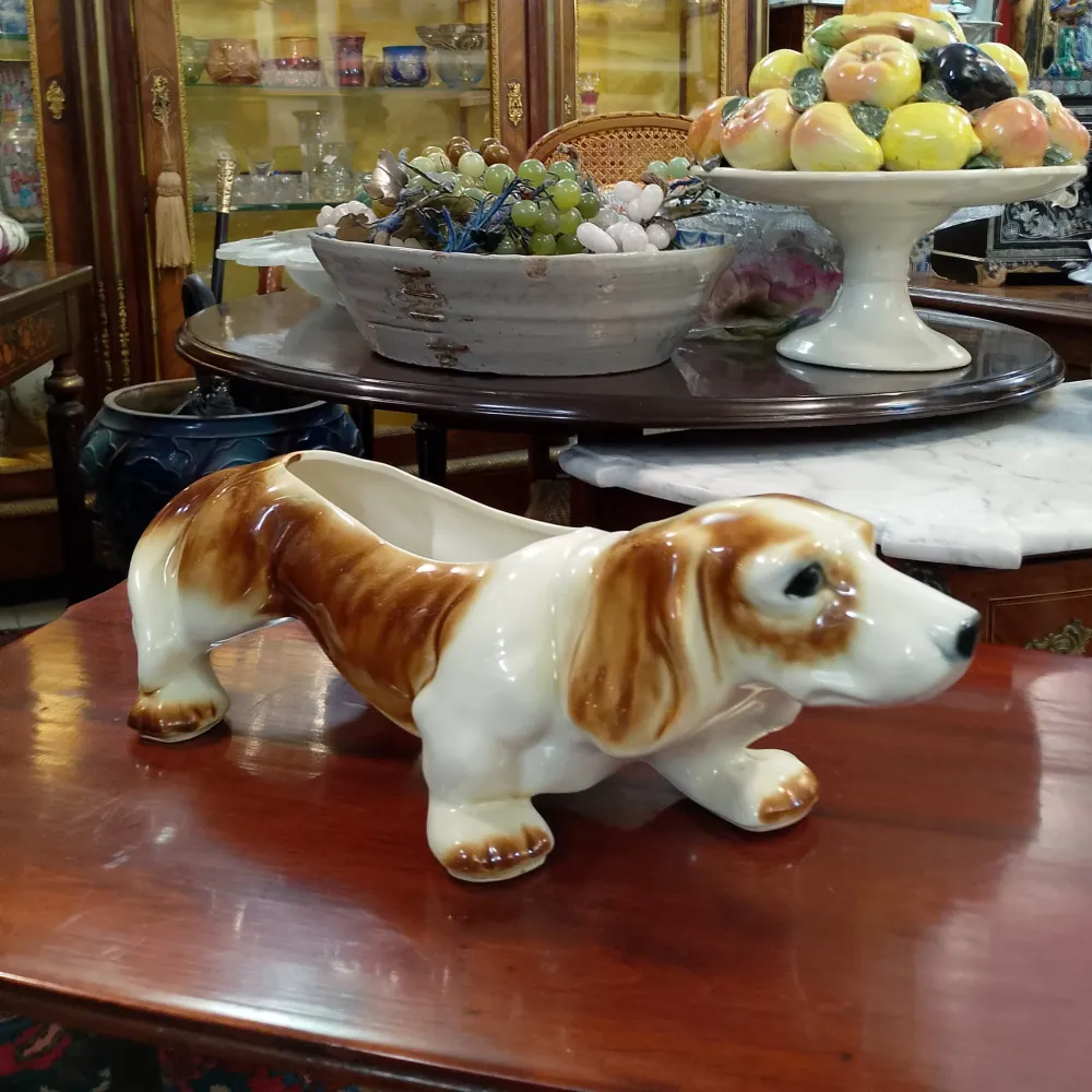 Macetero de cerámica vintage 'Basset Hound' Mccoy Pottery Bucarest Art & Antiques