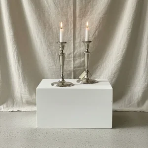 Candeleros de metal plateado