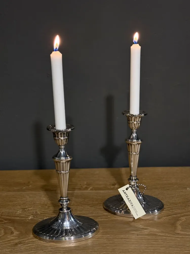 Candeleros de metal plateado