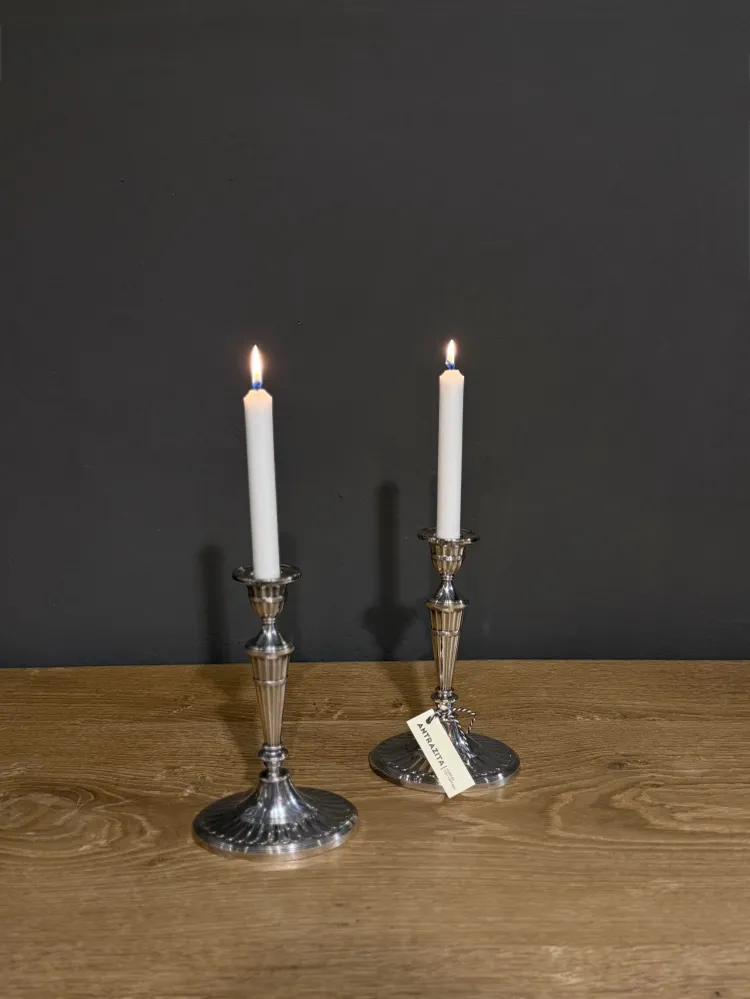Candeleros de metal plateado