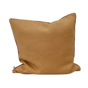 COJIN LINO CAMEL CON VIVO BURDEO / 50 X 50 CM Canterano