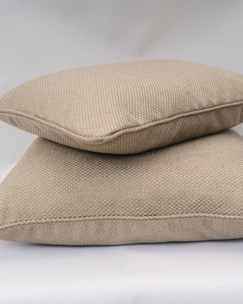 COJIN TAPIZ TRAMA BEIGE VIVO MISMA TELA / 60 X 60 CM Canterano