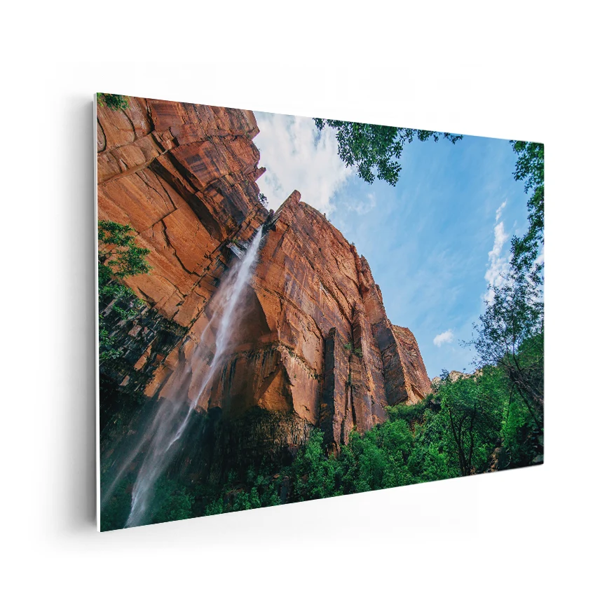 Cascada en Pared de Piedra Poster