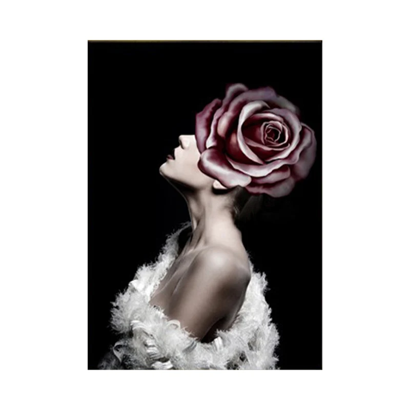 Faddish Maiden Canvas Art Glam Style Figura Decoración de pared en color claro para salón Rojo Clearhalo