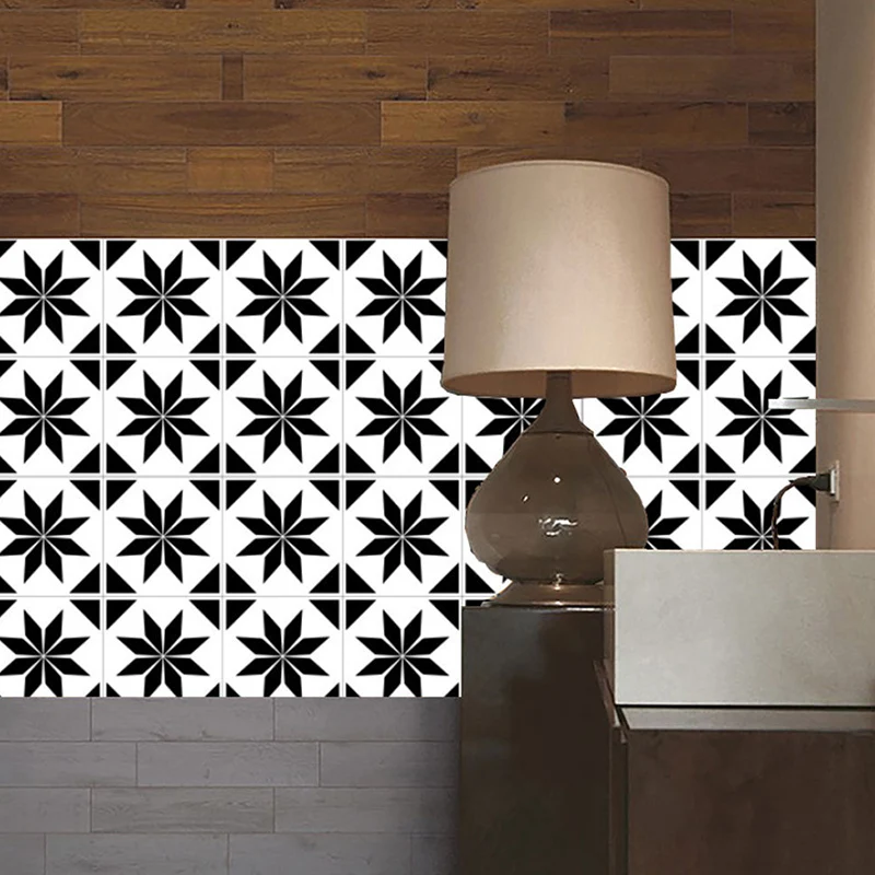 Juego de paneles de papel tapiz floral adhesivo, revestimiento de paredes liso contemporáneo en negro sobre blanco Clearhalo