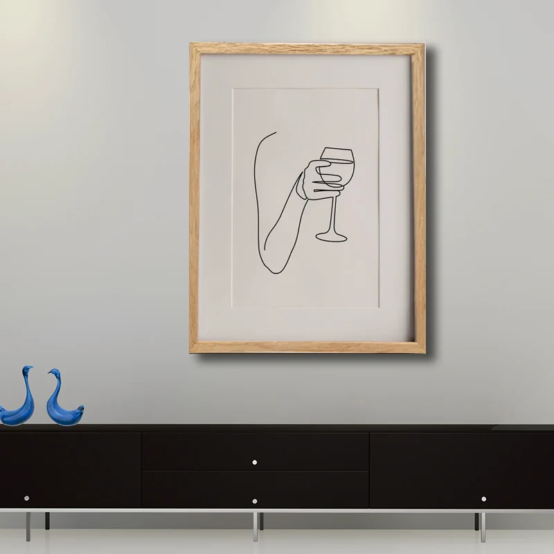 Lienzo blanco con estampado de arte minimalista, mano con copa de vino, dibujo lineal, decoración de pared Blanco Clearhalo