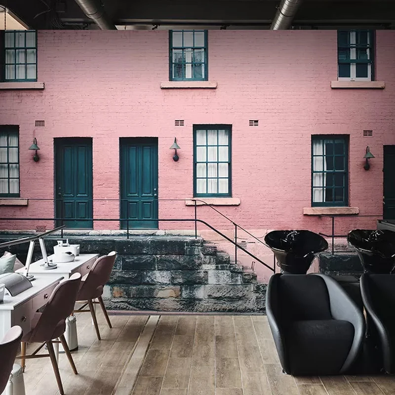 Revestimiento de paredes de edificios europeos en rosa y gris, papel pintado mural clásico para dormitorio Rosa Clearhalo
