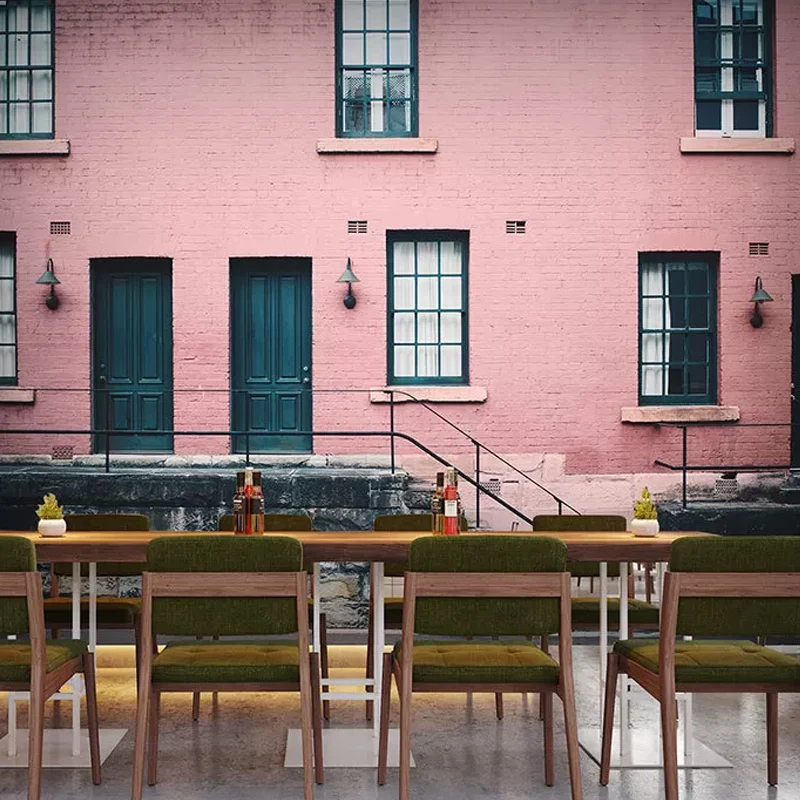 Revestimiento de paredes de edificios europeos en rosa y gris, papel pintado mural clásico para dormitorio Rosa Clearhalo
