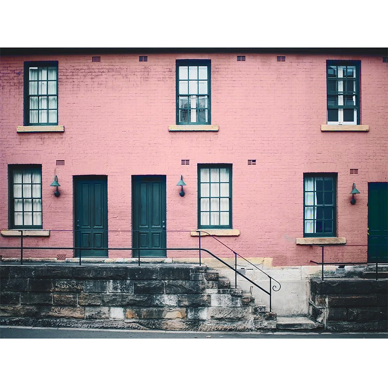 Revestimiento de paredes de edificios europeos en rosa y gris, papel pintado mural clásico para dormitorio Rosa Clearhalo