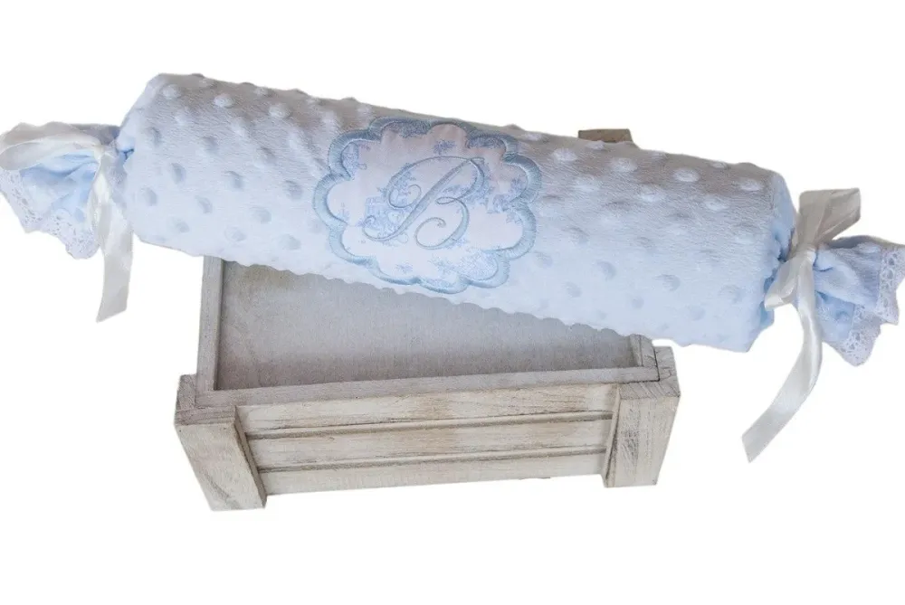 Cojín Caramelo Antivuelco Personalizado Nanetes Inicial Bordada Gris