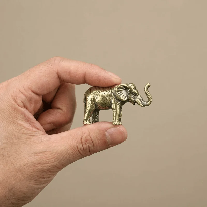 BRASSLINE - Elefante exclusivo hecho mano en latón para acentos decorativos Cozey Maison