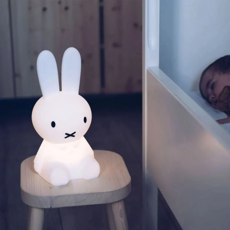 BUNNIVA – Figura decorativa de conejo icónica para espacios de vida elegantes y diseño interior atemporal Cozey Maison