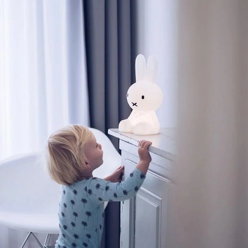 BUNNIVA – Figura decorativa de conejo icónica para espacios de vida elegantes y diseño interior atemporal Cozey Maison