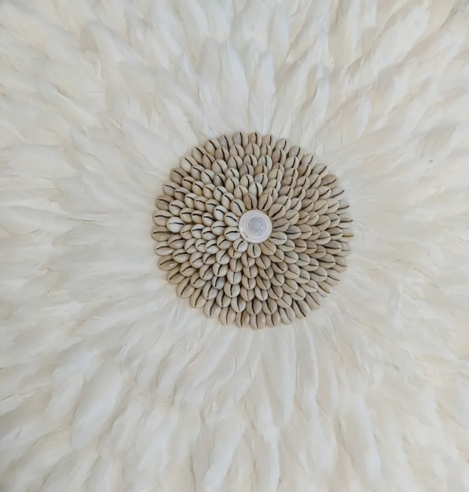 WHITESHELLIA – Sombrero Juju elegante de plumas blancas Cozey Maison