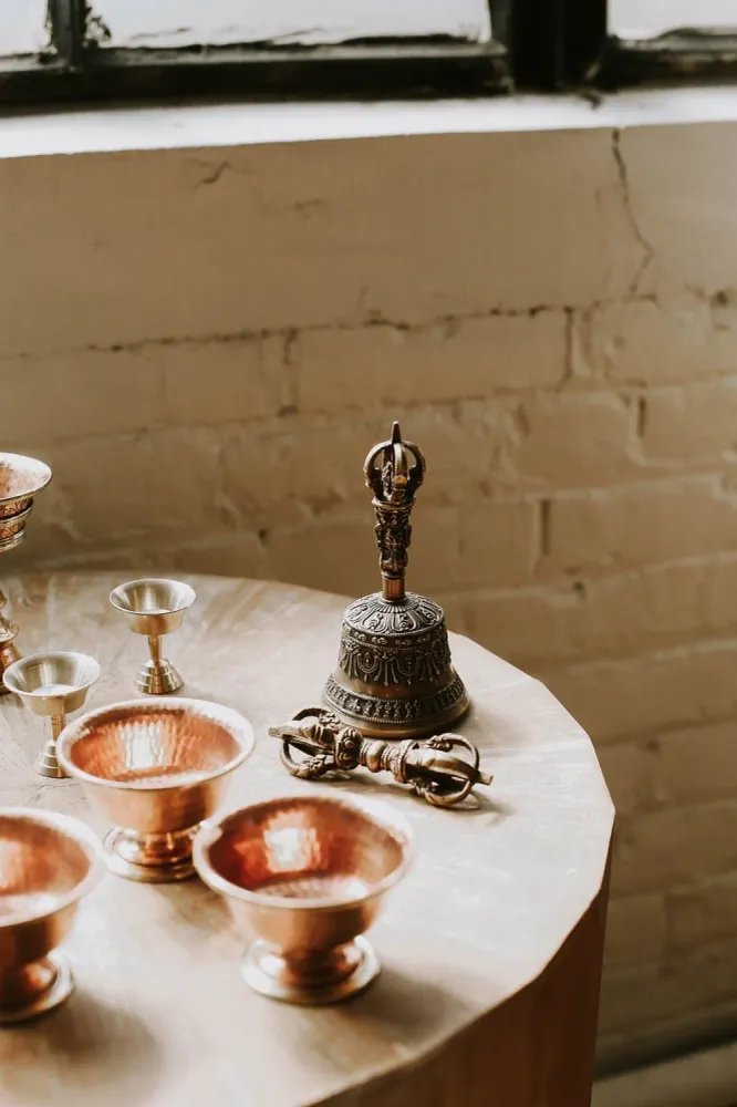 Conjunto de reliquias tradicionales de campana y dorje Craft Culture/AA Handicrafts