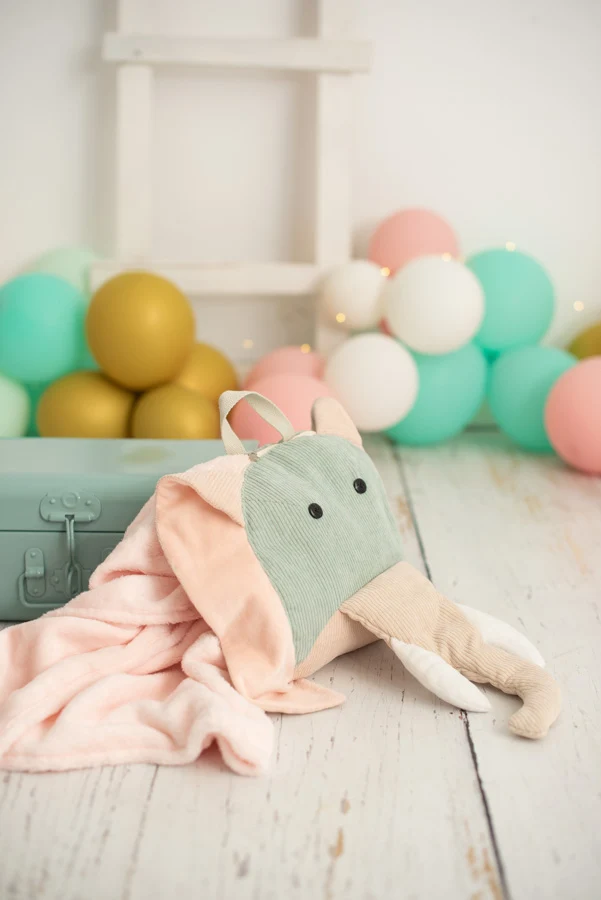 Manta de viaje y cojín 2 en 1 - Elefante Crochetts - Fabricado en Europa