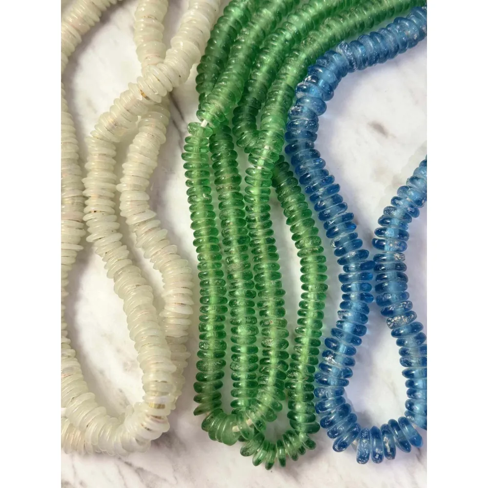 Collar de cuentas africanas recicladas Verde Curated Home Decor