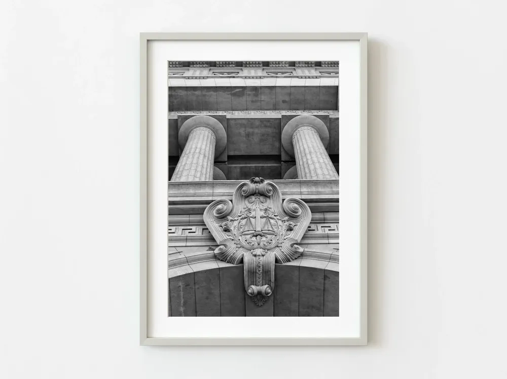 Detalle de la arquitectura de columnas clásicas de Buenos Aires | Edición limitada de 10 Dan Kosmayer Photography