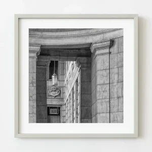 Detalle de la arquitectura de columnas clásicas de Buenos Aires | Edición limitada de 10 Dan Kosmayer Photography