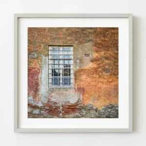 Muro y ventana que se desmoronan en Italia | Edición limitada de 10 Dan Kosmayer Photography