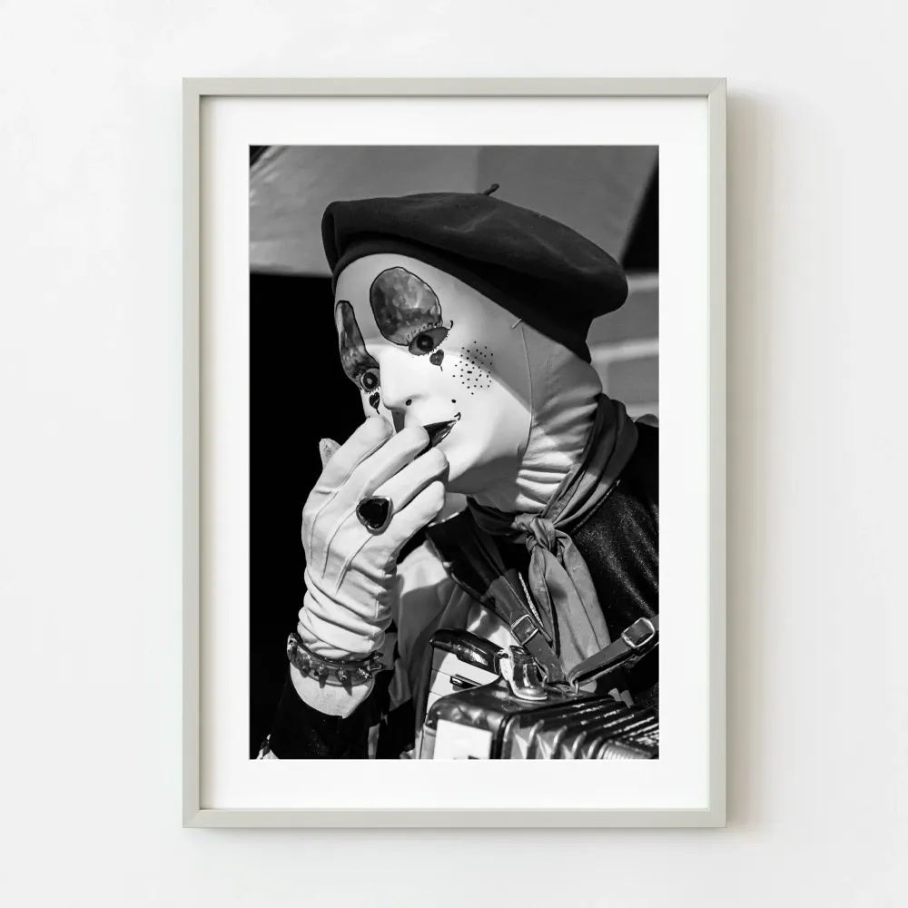 Payaso artista con una máscara | Edición limitada de 10 Dan Kosmayer Photography