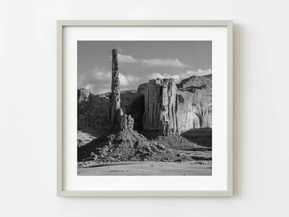 Tótem de Monument Valley en blanco y negro | Edición limitada de 10 Dan Kosmayer Photography