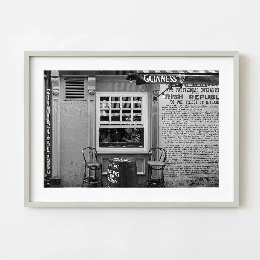 Ventana del pub de las calles de Dublín Irlanda | Edición limitada de 10 Dan Kosmayer Photography